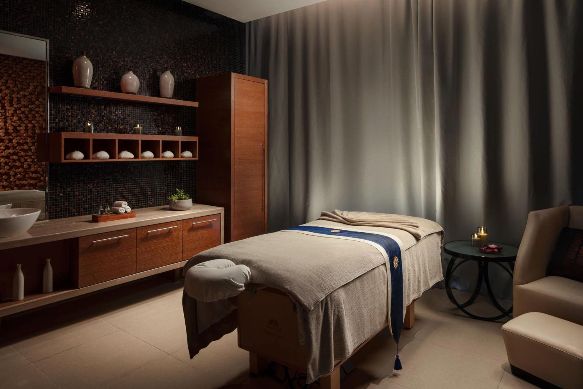 Jw Marriott Absheron Baku Hotel Ngoại thất bức ảnh A massage bed